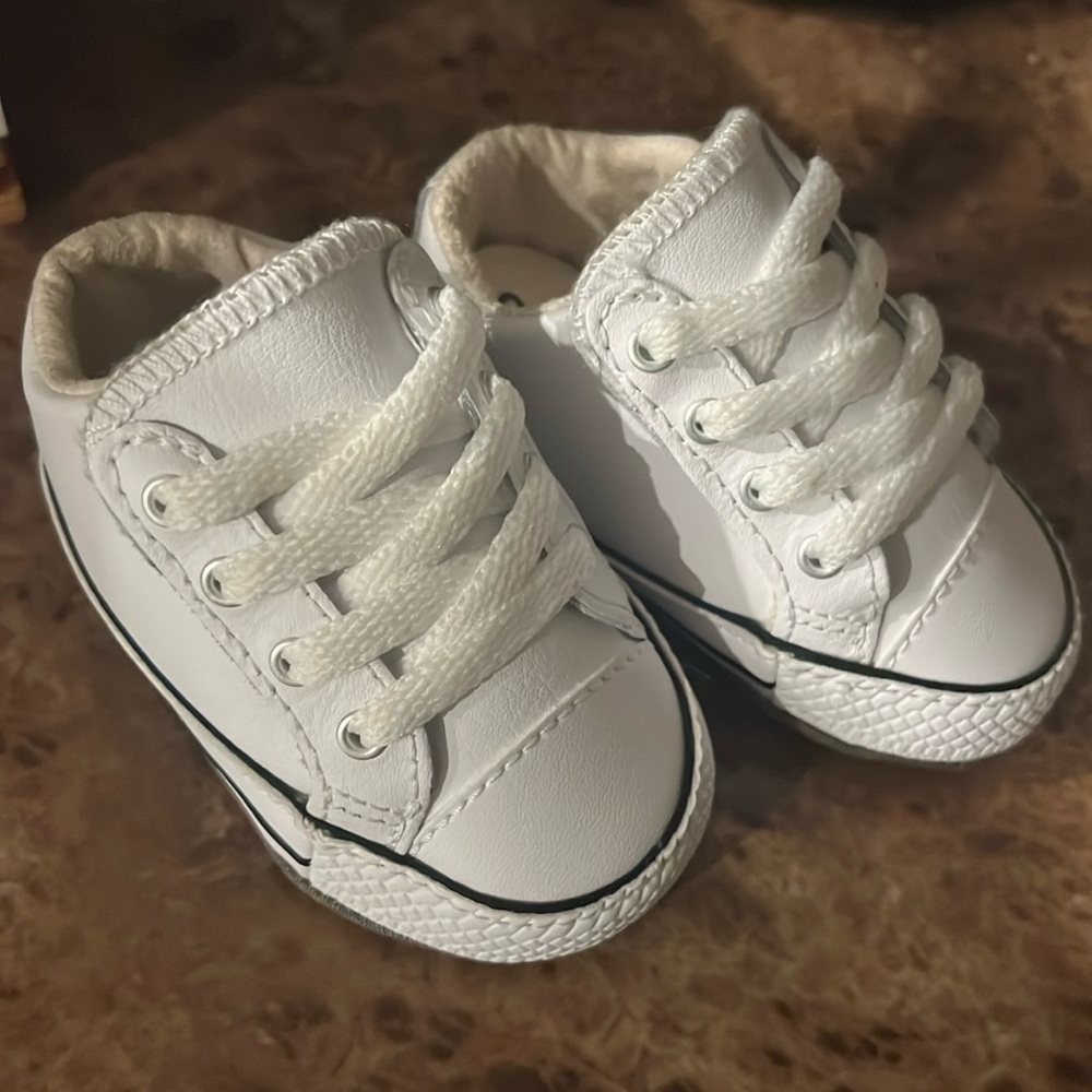 NWOT CONVERSE Chuck Taylor All Star Mid Top Crib Shoe